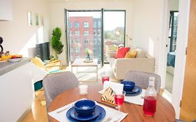 Exoticstay Apartments - Ultra Luxe Top Floor Suite - City Centre Apartment With Cube View - Smart 4K Tv With Ultrafast Wifi & Netflix